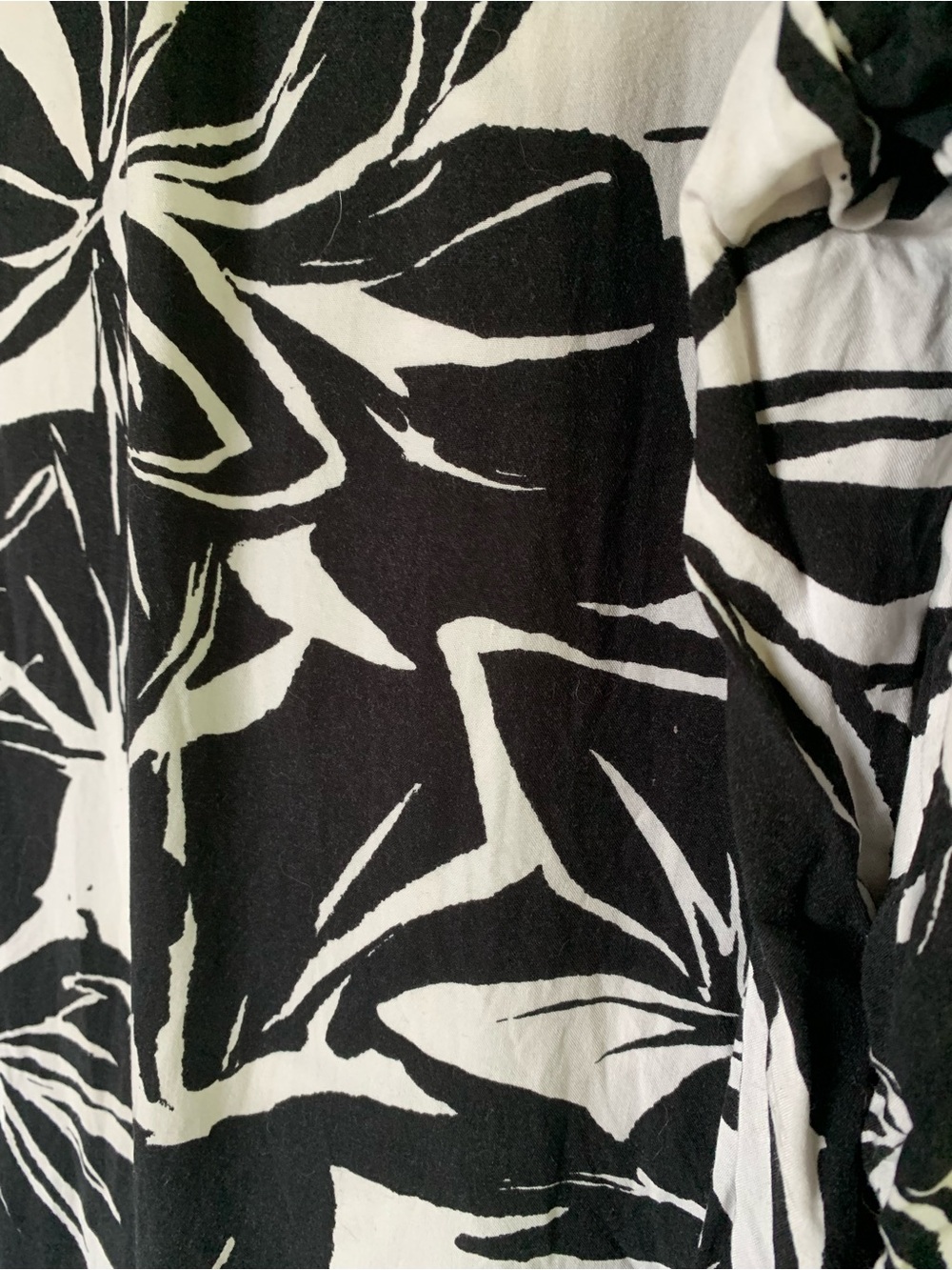 Reitmans Black & White Floral Print short pants